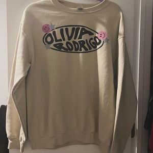 Olivia Rodrigo Sweatshirt
Women’s Size Medium